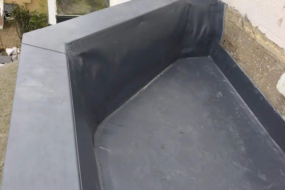 Box gutter lined with a new membrane